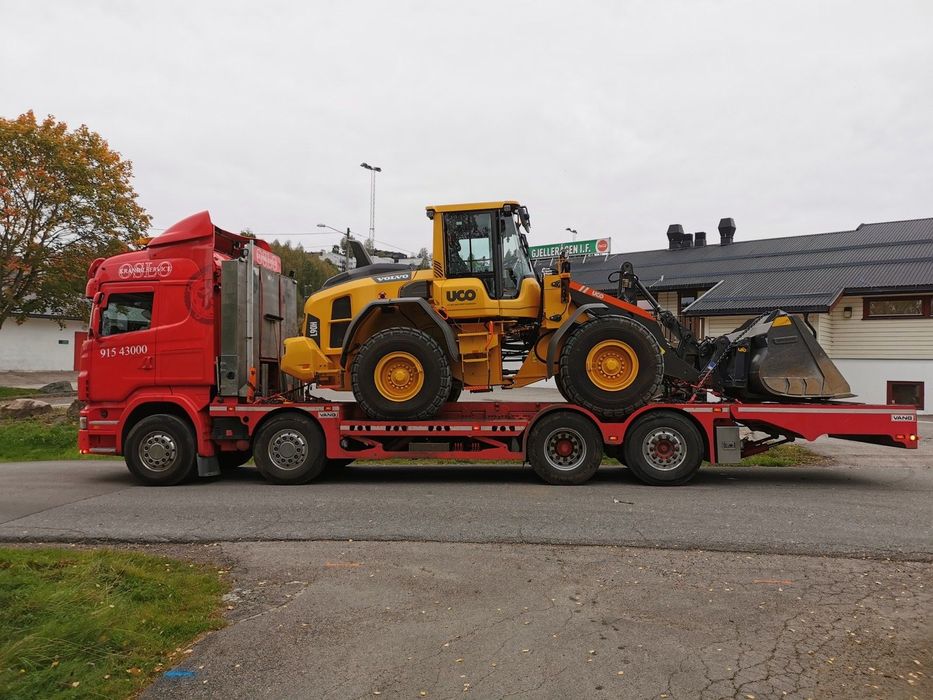 Scania Laweta transport maszyn budowlanych  ładowność 19700 kg.
