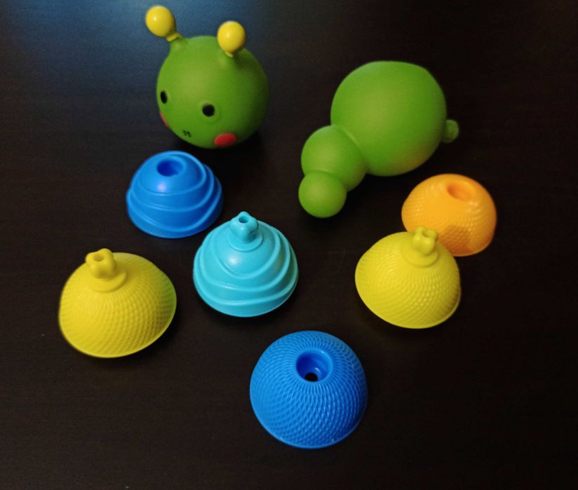 Klocki sensoryczne Zręczna Gąsieniczka. 8 elementów. Lalaboom. Trefl