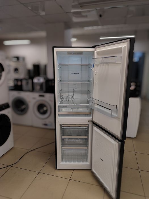 Холодильник Amica FK2695.4FTHAA No Frost, в ідеальному стані