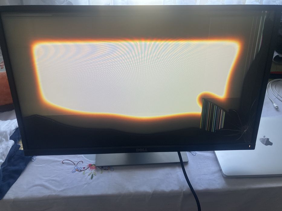 Монитор Dell P2417Hc  битый
