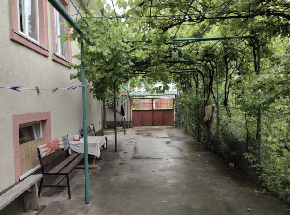 Дом , Фонтанка 2, асфальтированный подьезд . 400м от трассы.