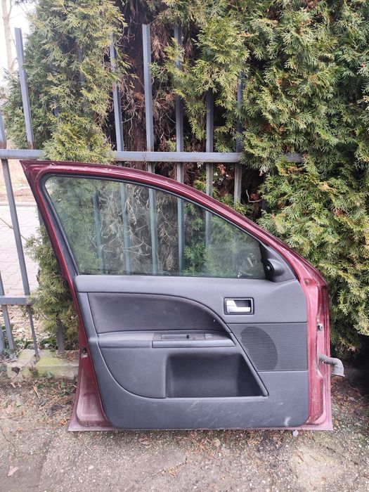 Drzwi ford mondeo MK3 2005 czerwone