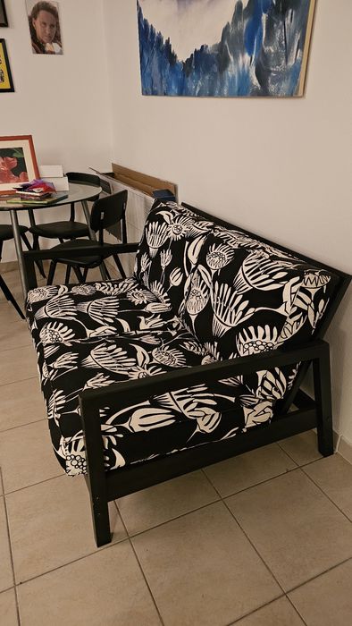 Sofá moderno preto de 2 lugares