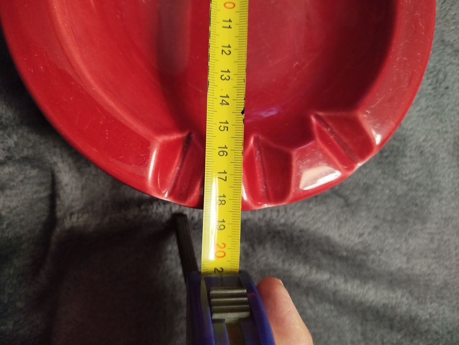 Cinzeiro antigo. Bordô