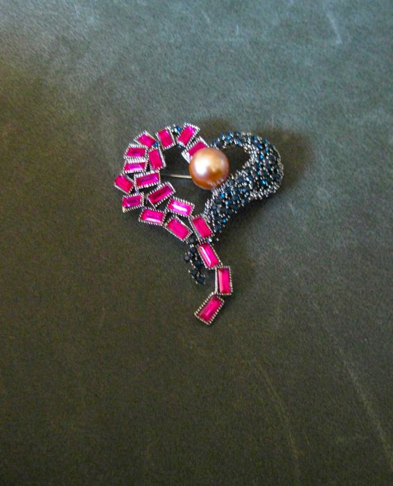 Alfinete / Broche/ Pregadeiras Coração c/ Perolas e Cristais Rosa NOVO