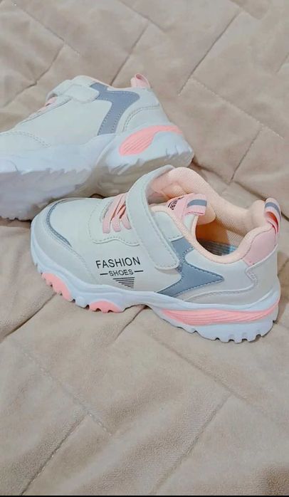 Кросівки жіночі,