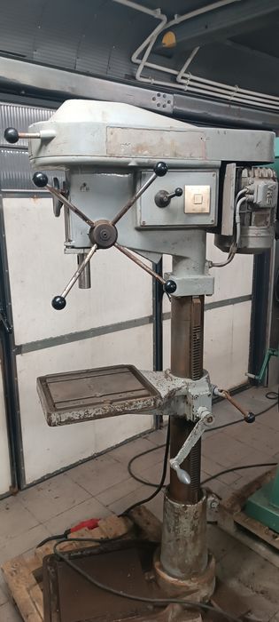 Wiertarka słupowa siłowa