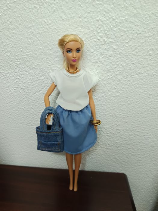 Bonecas Barbie com roupas personalizadas