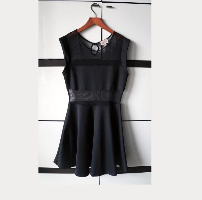 krotka sukienka Topshop z siateczka