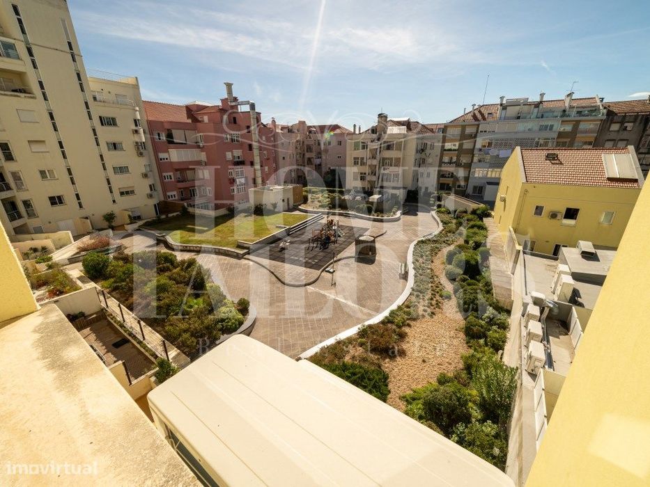 Apartamento T2 com Garagem e Arrecadação , Sala de Estar e Jantar e...