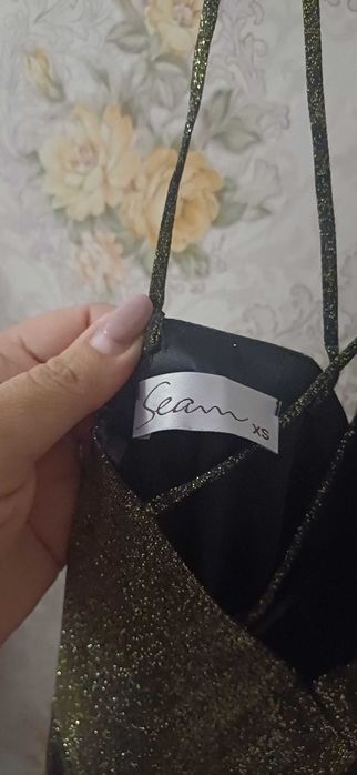 Продам  плаття  одягали 1 раз на випусуний