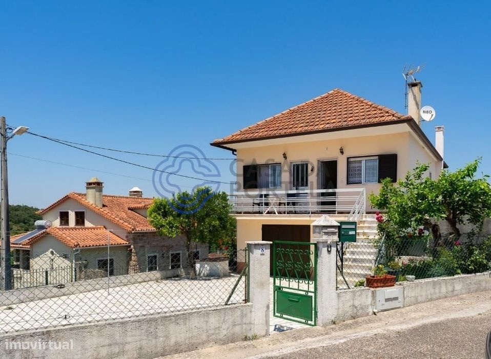 Moradia T2 de Dois Pisos, pronta a habitar, no concelho de Ferreira do