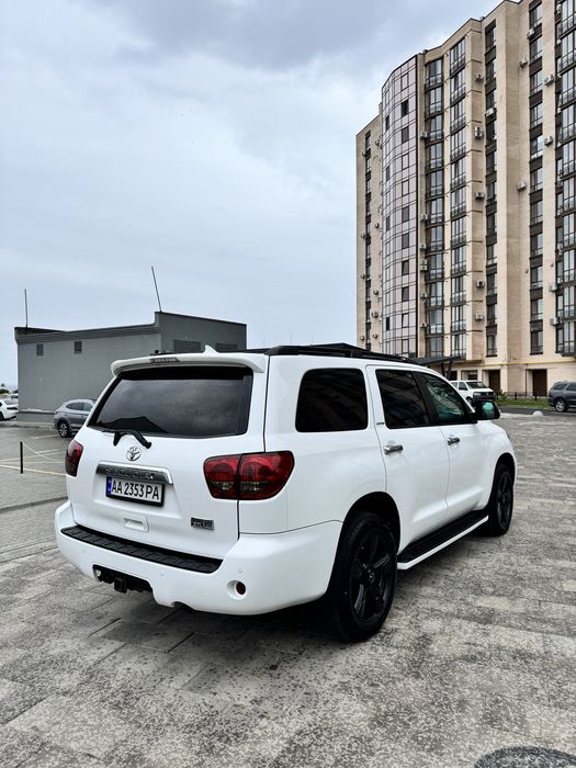 Toyota Sequoia 2014 ГАЗ/БЕНЗИН