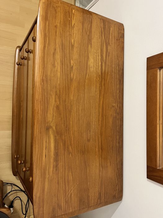 Cómoda em cerejeira