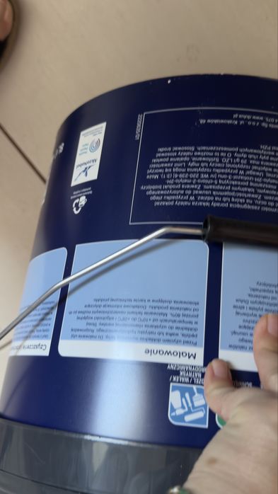 Grunt do sciany. 8 litrow dulux nowy