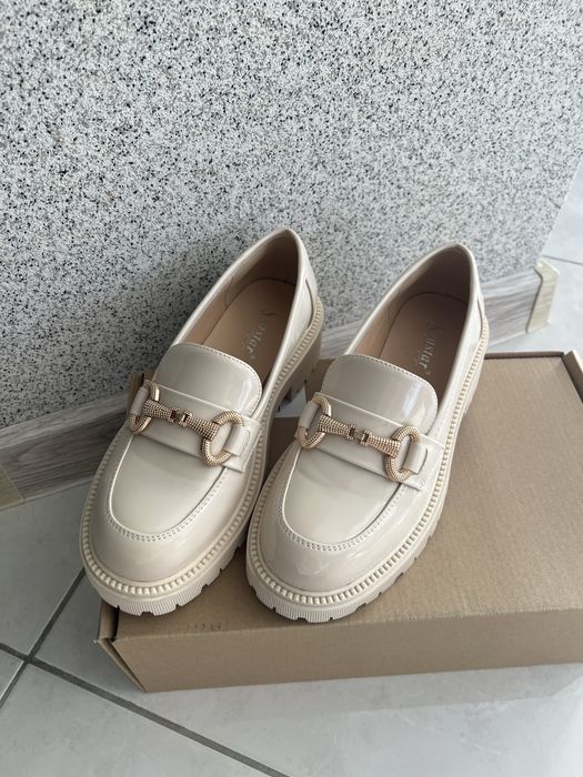 Жіночі бежеві лофери 36 розмір