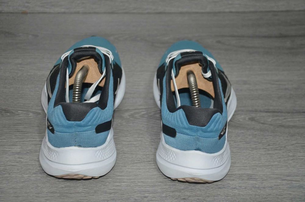 Продам кросівки Фірма Nike Quest 5 .