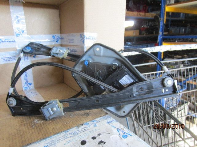 Elevador vidros frente esquerdo VOLKSWAGEN Golf V (1K1)