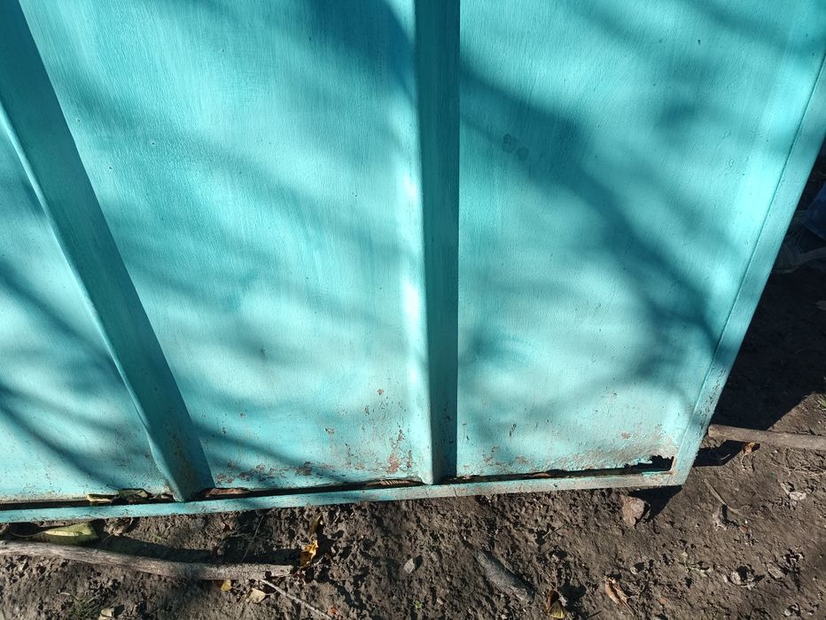 Металеві ворота з хвірткою