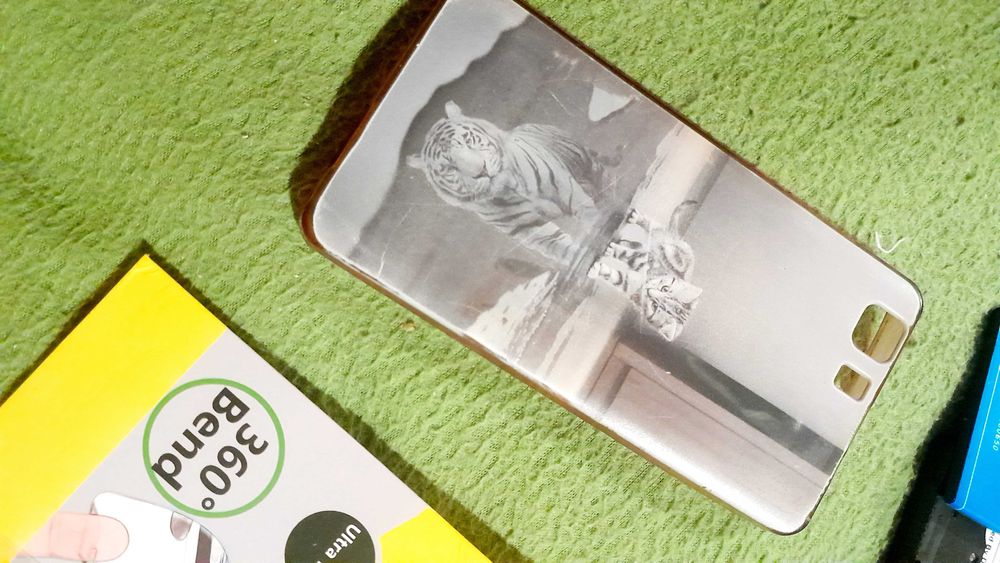 Моб.телефоны не рабочие.