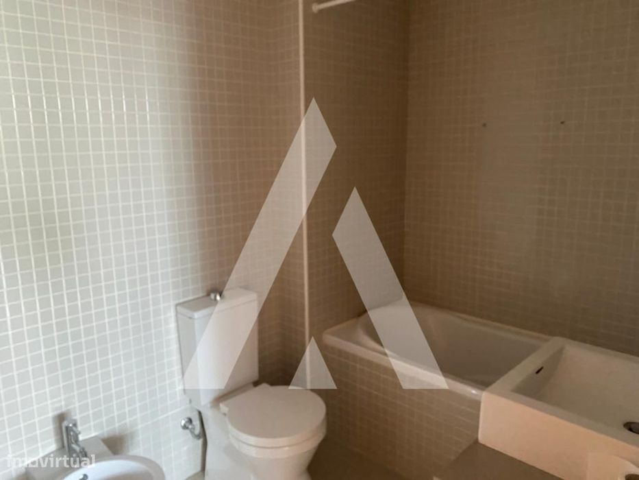 Apartamento T0  junto ao Centro Comercial Glicinias