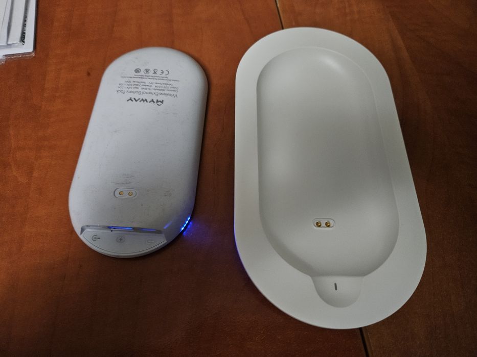 Powerbank bezprzewodowy z stacja dokująca
