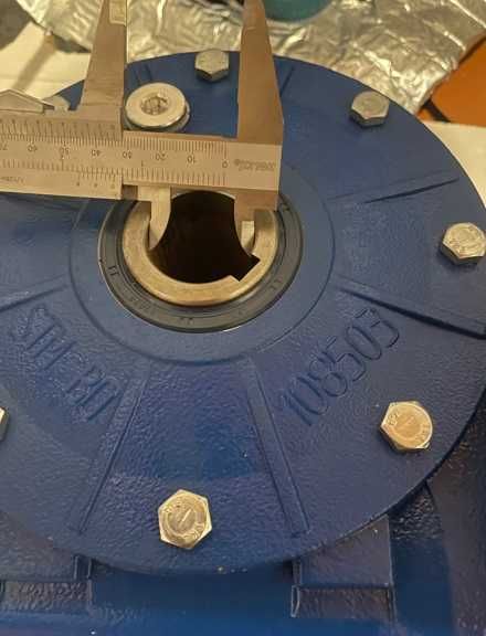 Redutor novo WEG para motor trifásico, 35 voltas minuto
