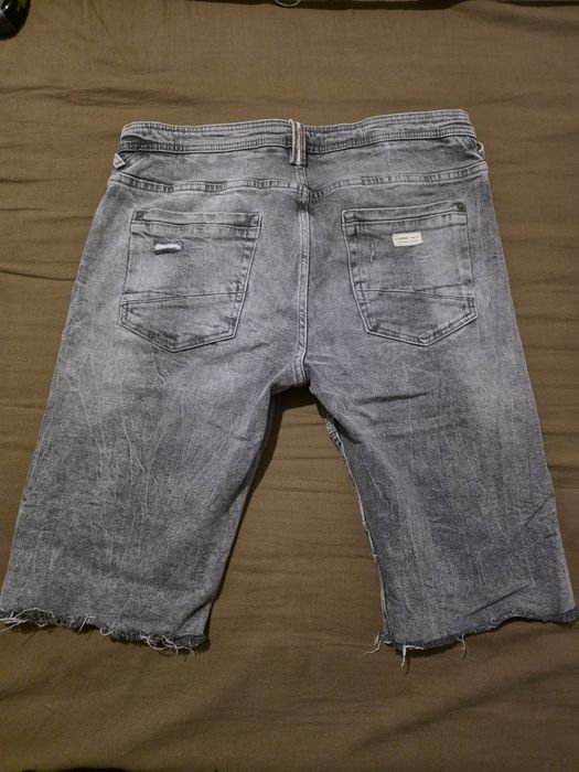 Spodnie jeansy krótkie CROPP