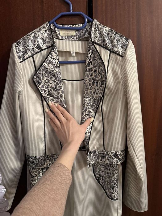 Продам женский костюм