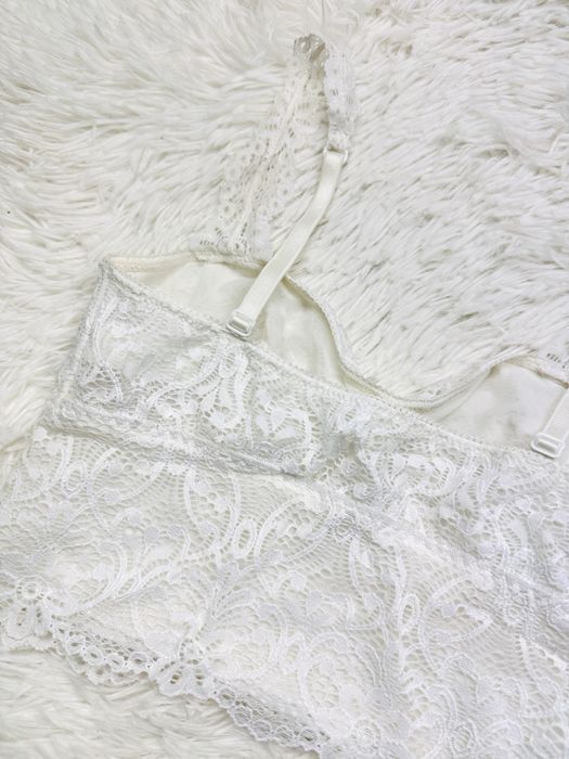 Biustonosz miękki koronka XS 34 biały
