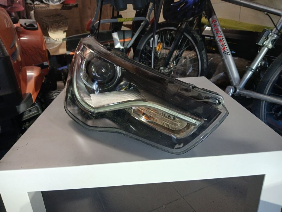 lampa przód prawa AUDI A1 8X0941044