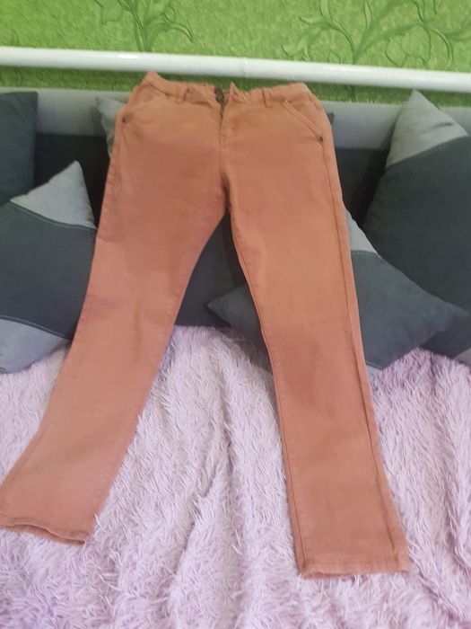 Продам брюки шкільні