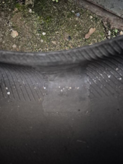 Продам пару зимних шин 205/55/r17 Continental Ice Contact 2