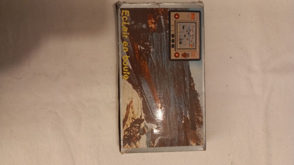 Consola de jogos portátil Tronica Thunder Ball FR-23 de 1982.