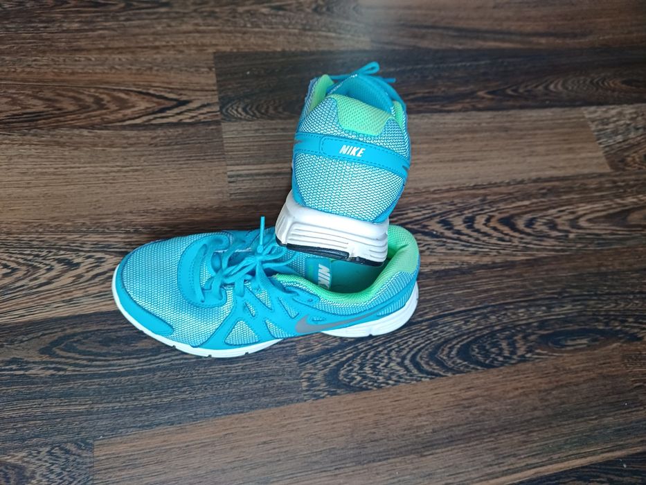 Nike жіночі кросівки