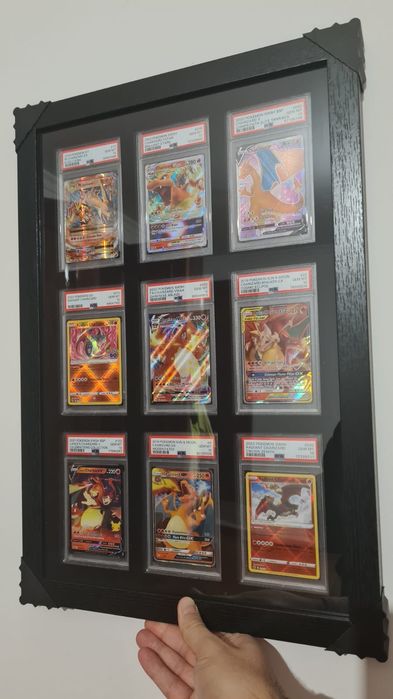 Moldura com 9 slabs de cartas Pokémon Charizard psa 10