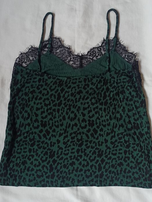 Top de alças verde com renda padrão tigresa P&B