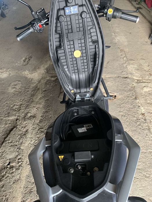 Електричний скутер YADEA