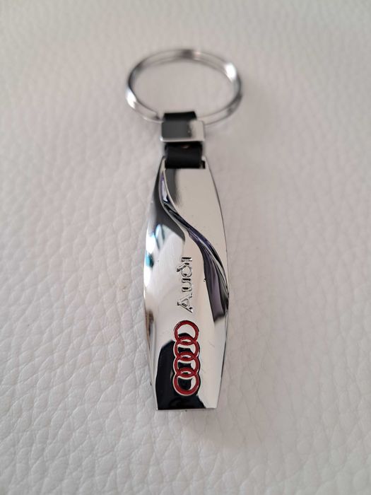 Porta-chaves Audi Metálico em Onda com Alça em Pele — Novo / Selado
