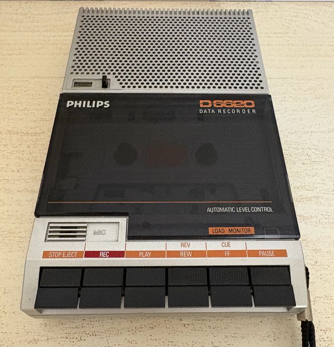 Портативний касетний магнітофон Philips D6620;1980 рр.