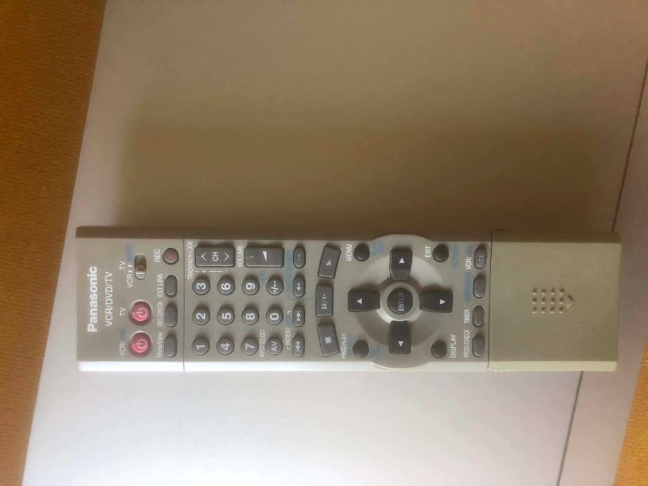 Magnetowid + odtwarzacz dvd 2w1 Panasonic NV-VP30