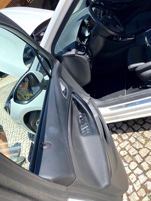 Carro Opel Astra Branco "Novo Innovation 5 Portas" 2017 Gasolina Automático 1.4 Turbo 150CV.