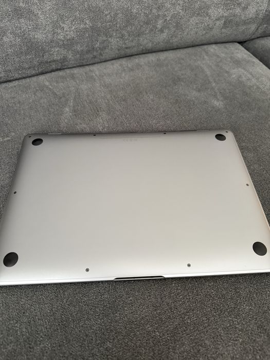 MacBook Air 13” Retina 2020 | Intel Core i3 | 8 GB RAM | 256 GB SSD | Stan 9/10