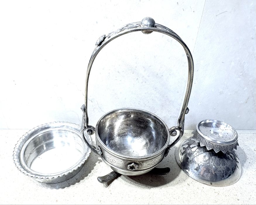 Rara antiga mantegueira / recipiente caviar inglês com banho em prata