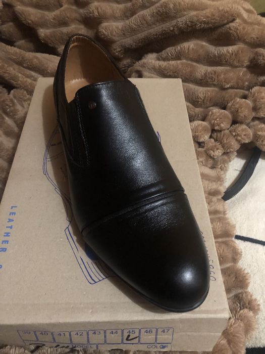Продам чоловічі нові шкіряні туфлі.