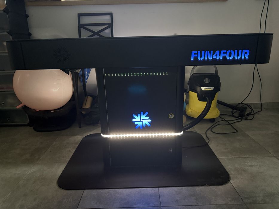 Stół multimedialny Fun4Four - automat do gier