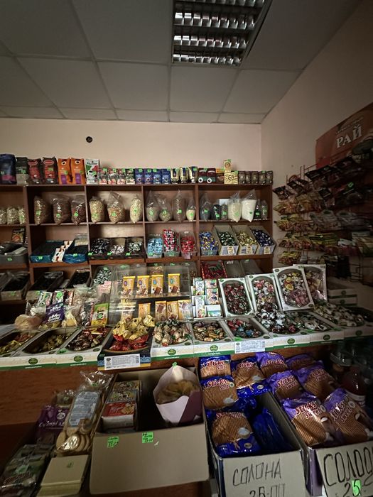 ** Ріпкинська! 50 кв.м., можна частину! Місце для реклами!