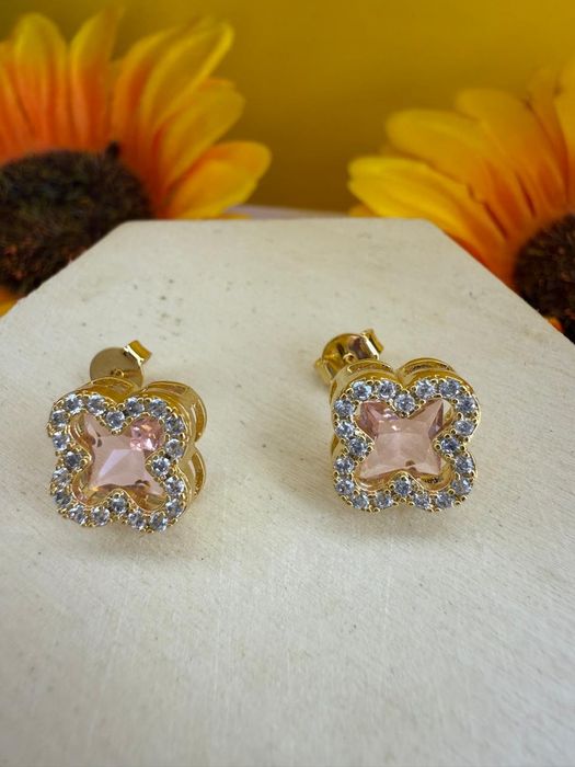 Brinco luxo folheado a ouro 18, com zirconia, semijoia de qualidade.