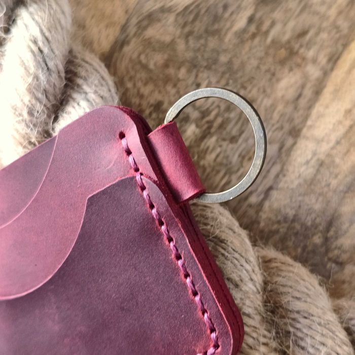 Personalizowany skórzany portfel breloczek z grawerem ręcznie szyty