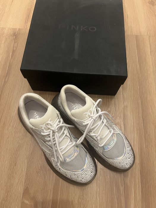 Buty pinko z cyrkoniami